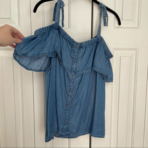 🎉HOST PICK🎉 Lucky Brand Jean top w/buttons - Picture 3 of 16